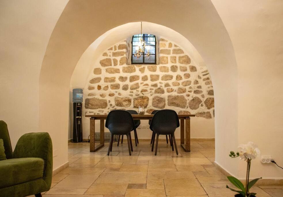 Cozy Heritage Home Yerusalem Bagian luar foto